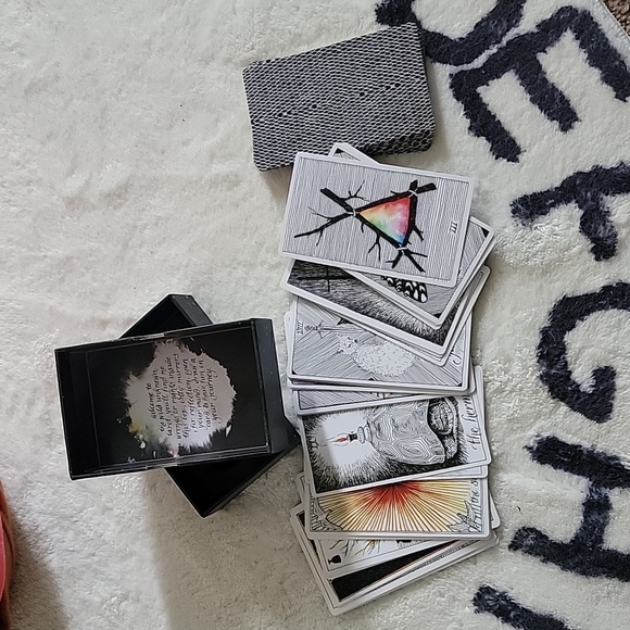 The Wild Unknown Tarot Deck - Picture 5 of 8